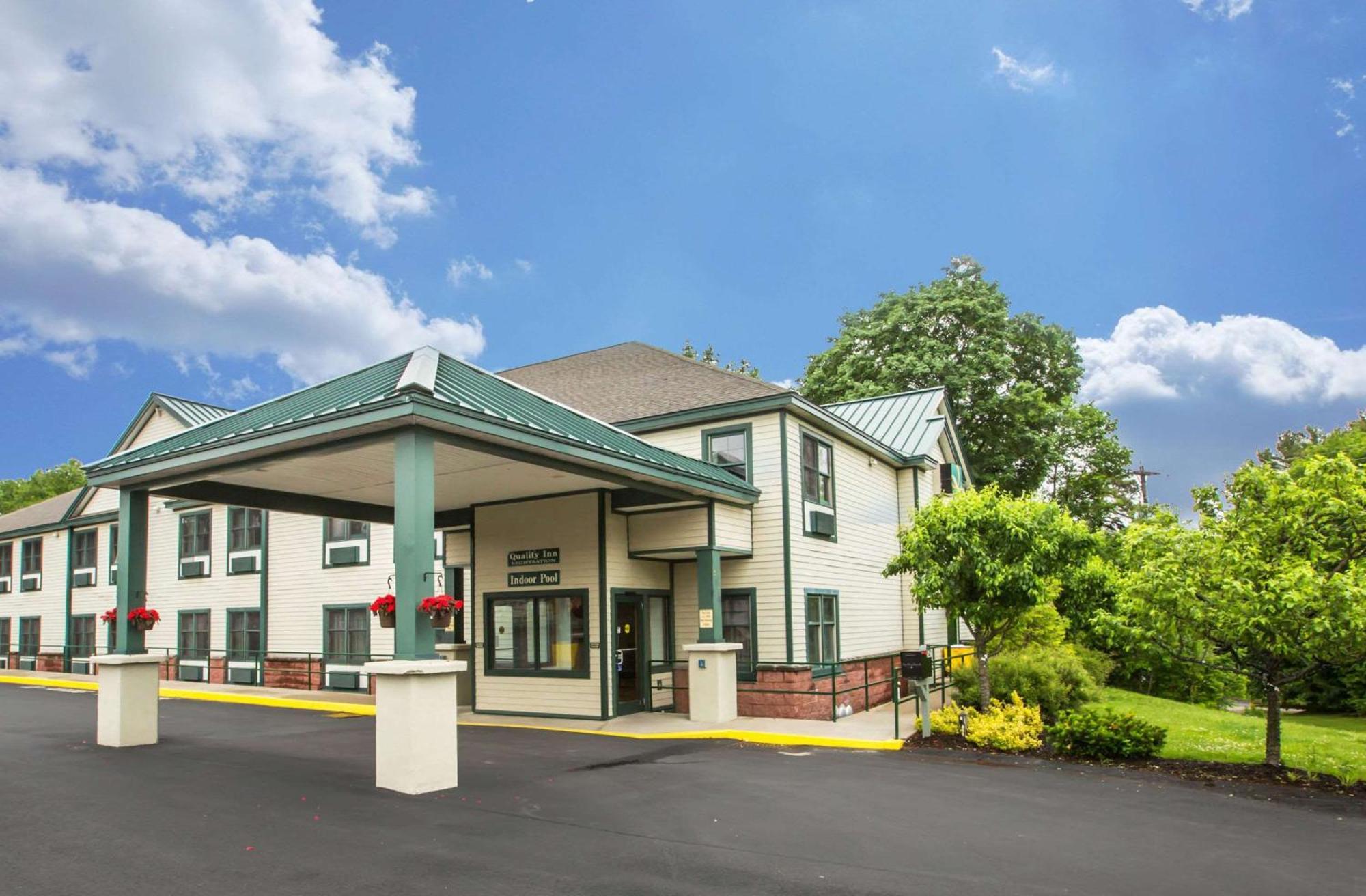 Econo Lodge Glens Falls - Lake George Exterior foto