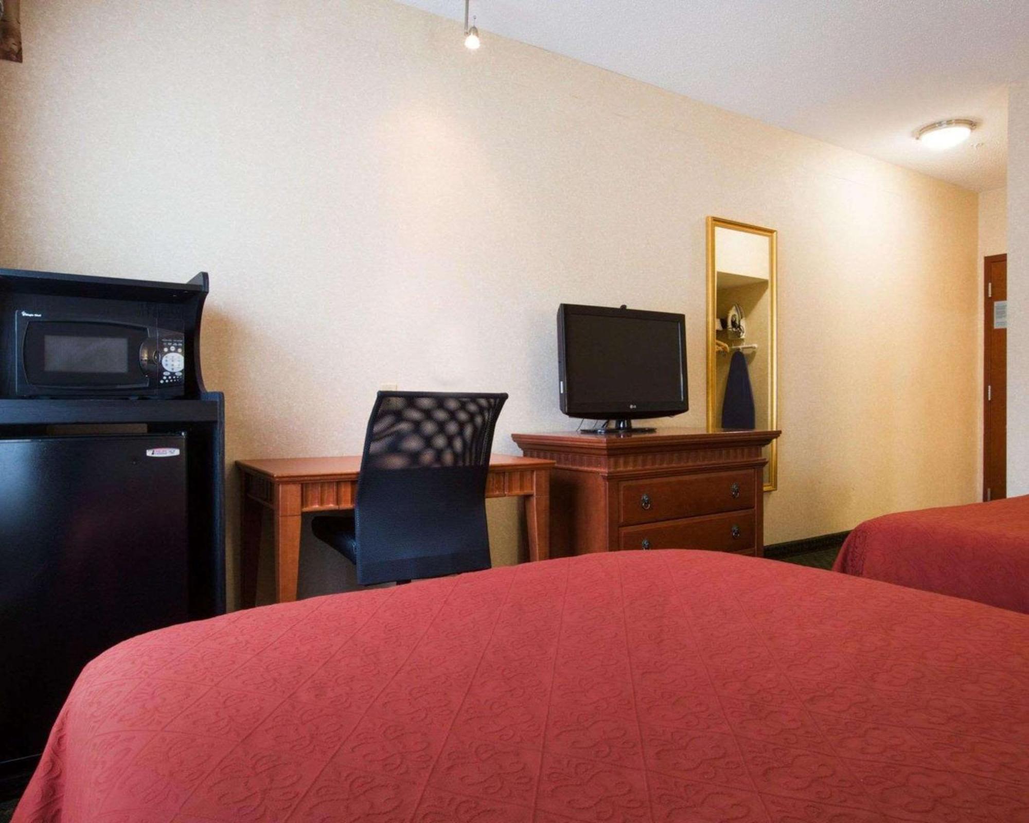 Econo Lodge Glens Falls - Lake George Exterior foto
