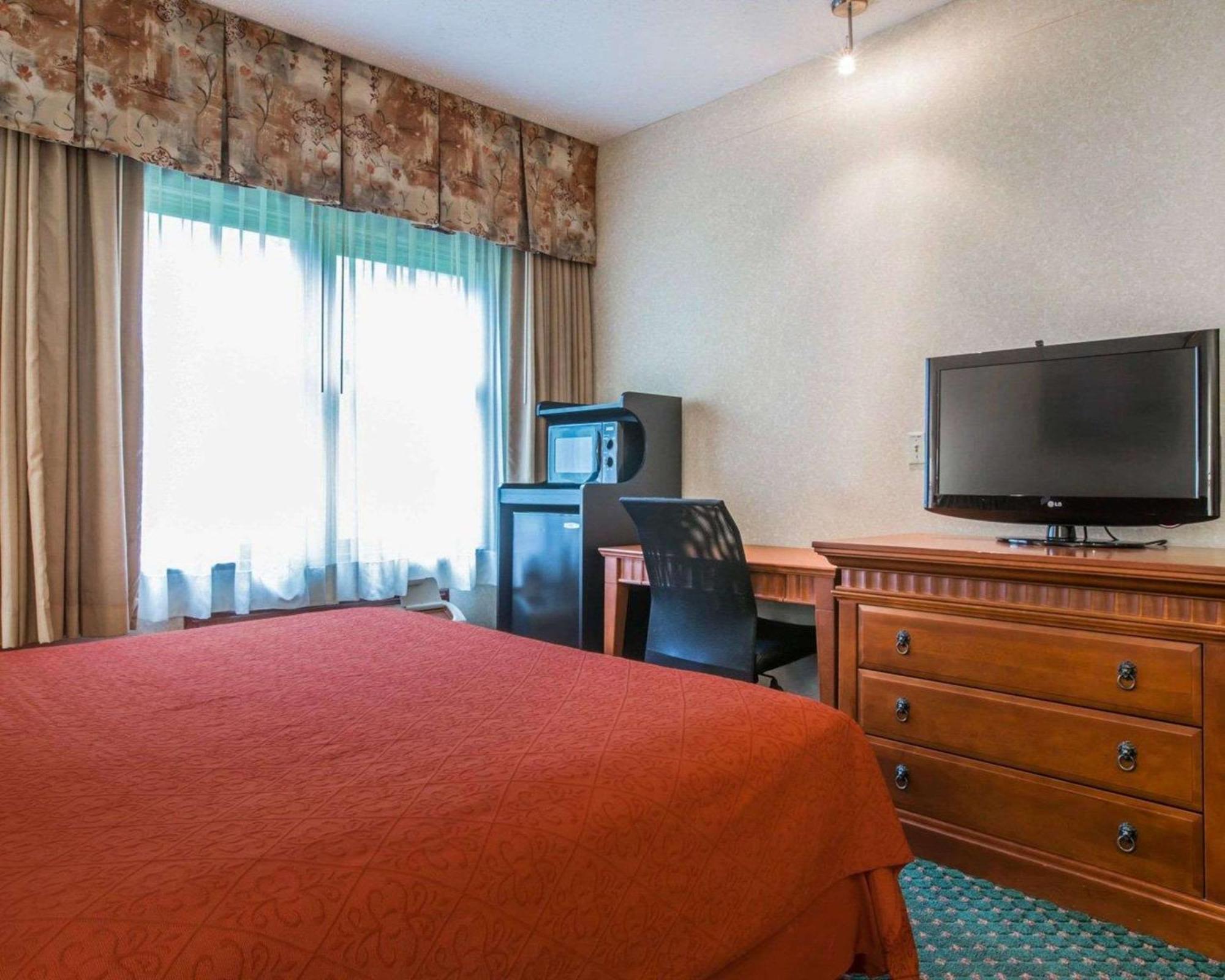 Econo Lodge Glens Falls - Lake George Exterior foto