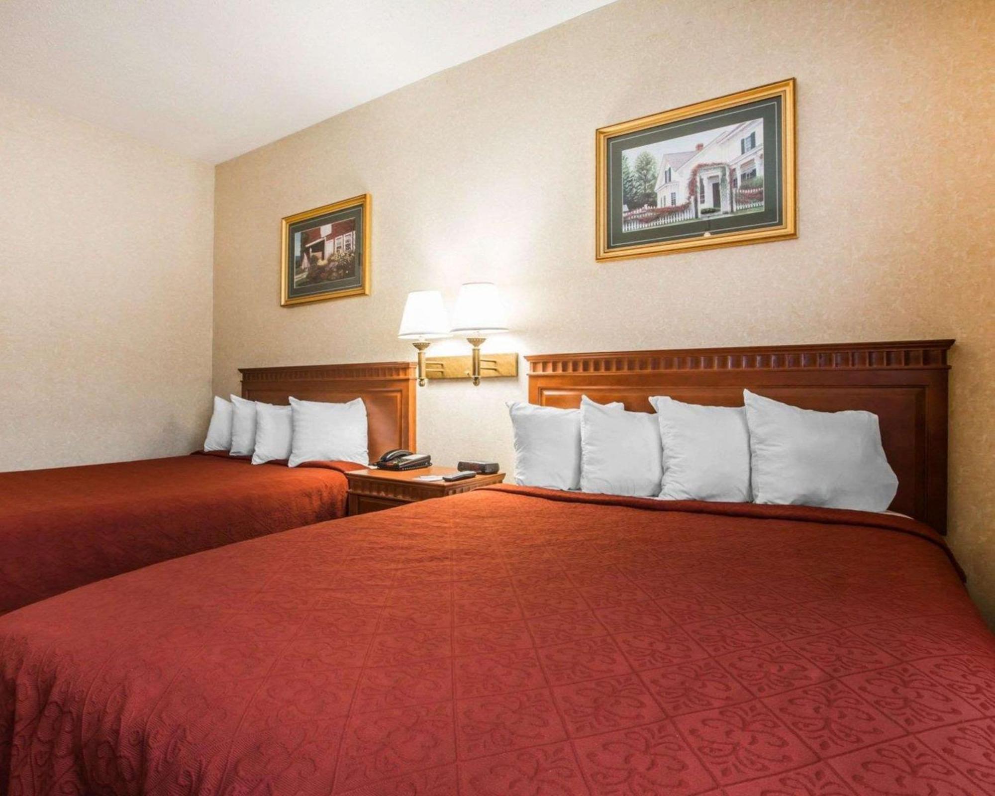 Econo Lodge Glens Falls - Lake George Exterior foto